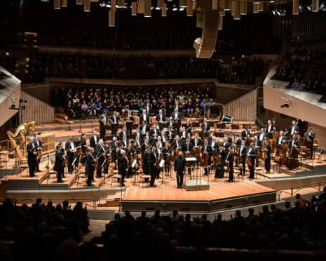 Arnold Schoenberg: Violin Concerto, Verklärte Nacht, Die Jakobsleiter Album Review – An Engaging and Remarkable Release